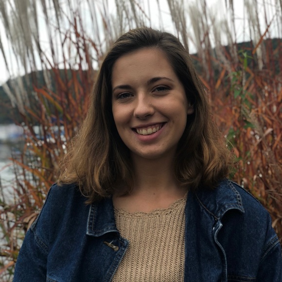 Meet your Posher, Nicole - Picture 2 of 2